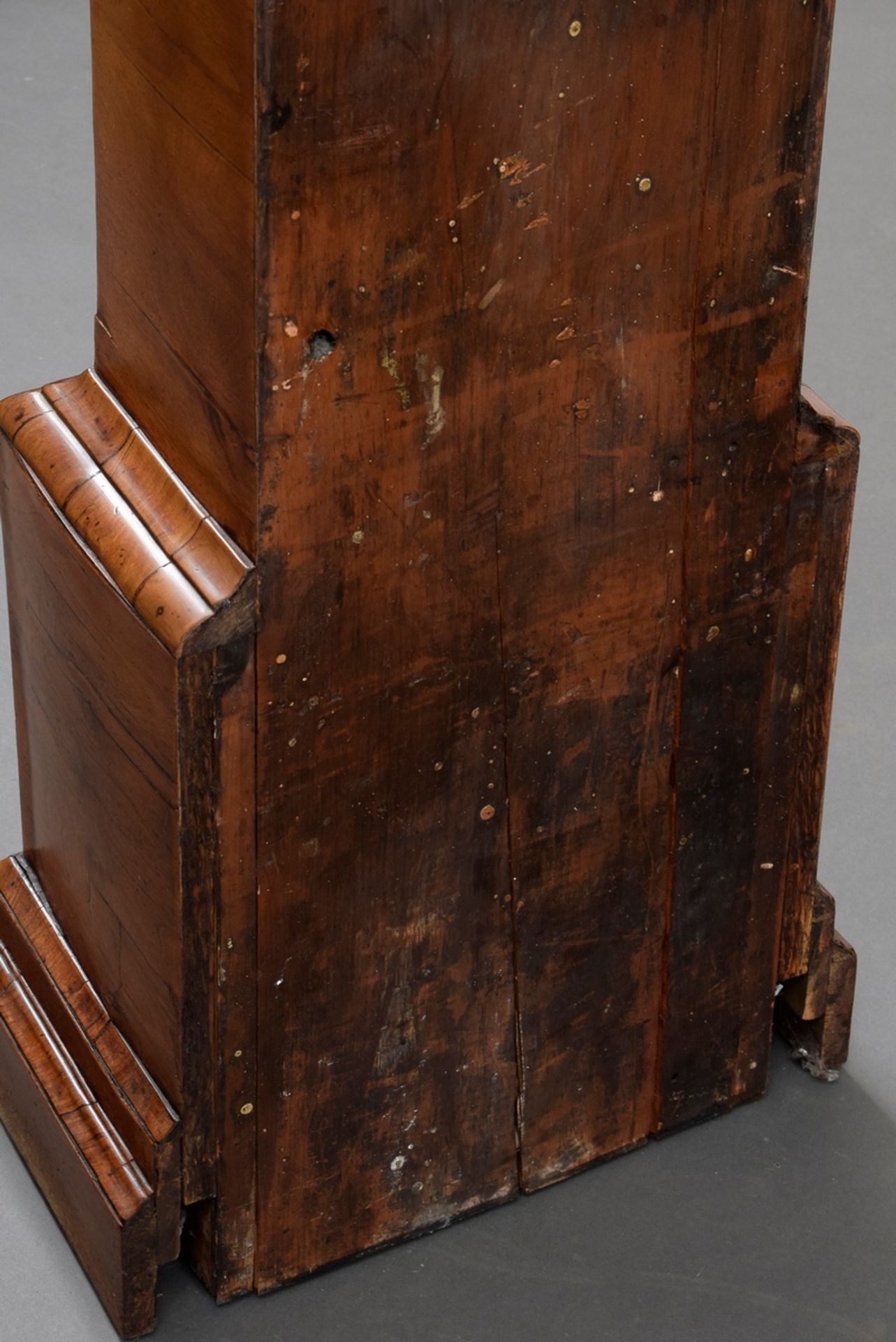 English Grandmother's Clock in veneered wooden case with turned columns on the sides, star inlays a - Image 8 of 11