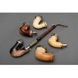 5 Diverse Meerschaum Pfeifenköpfe mit unterschiedlichen Silber und Metall Montierungen, 1x mit Mono