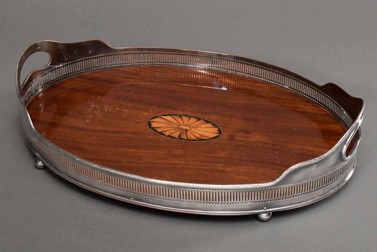 Ovales englisches Mahagoni Tablett mit Muschelintarsie und versilbertem Rand, 31x45cm, Gebrauchsspu