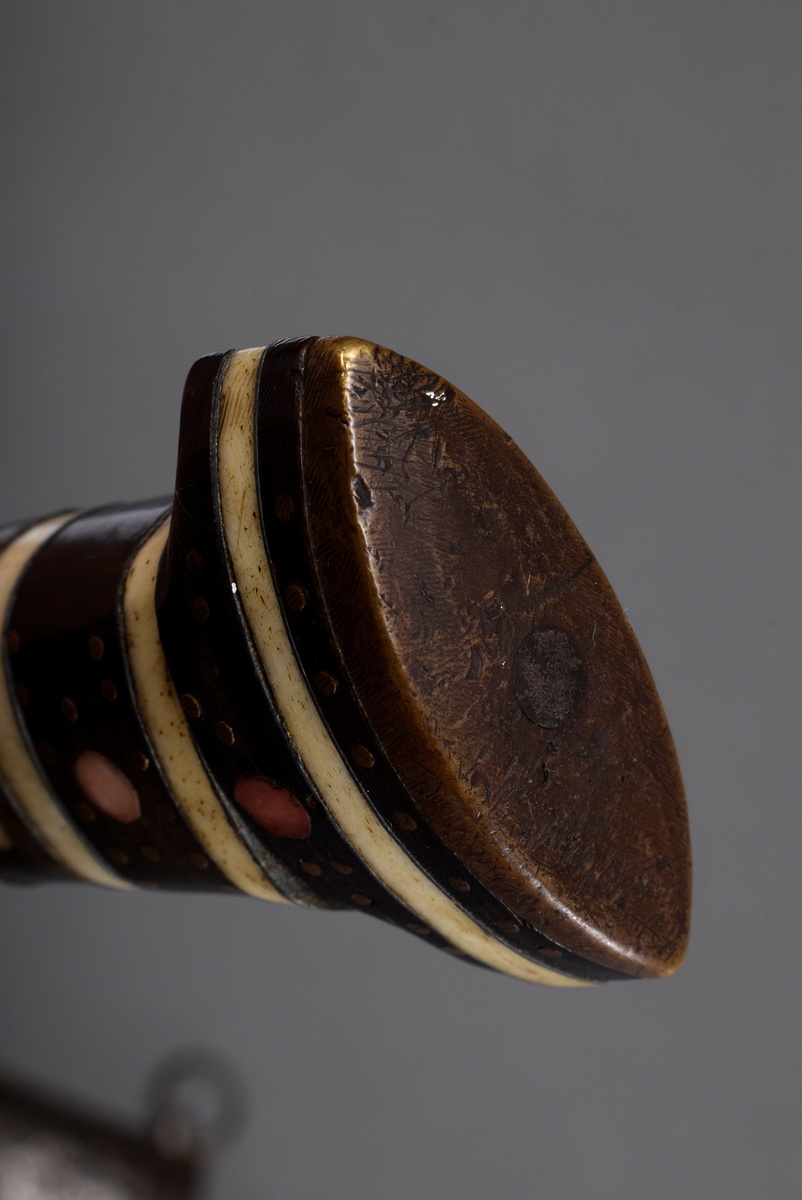 Arabischer Krummdolch mit beschrifteter Klinge in Niello beschlagener Holzscheide, Holz und Elfenbe - Bild 8 aus 8