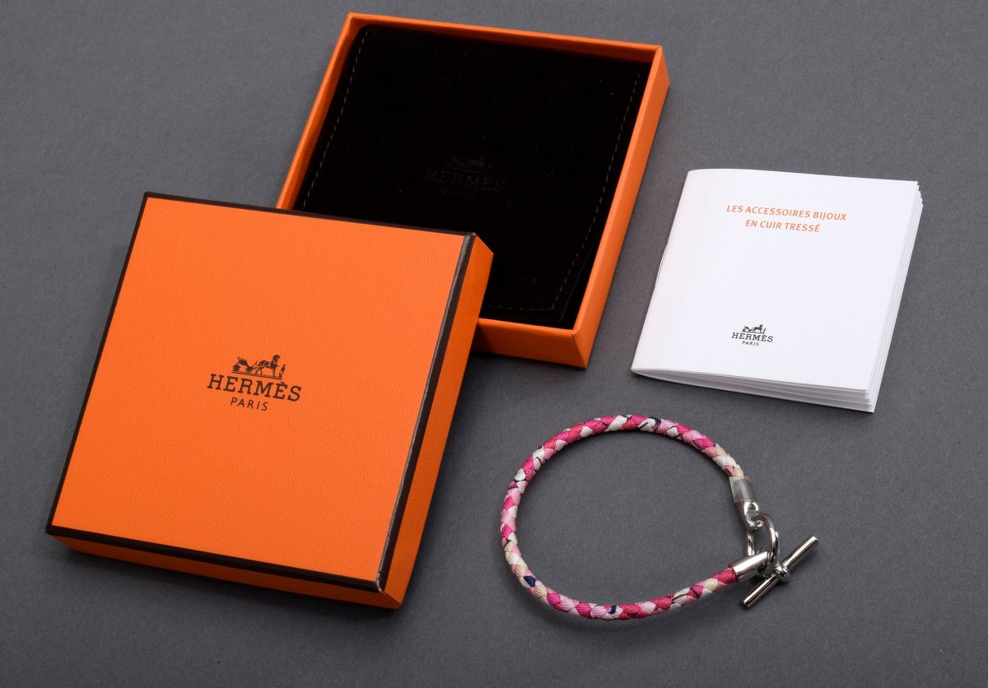 Woven Hermès bracelet in rosé silkwill with glénan clasp, in original case and box, 2020, l. 19cm, 