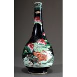 Vase in Flaschenform mit Famille Noire Malerei "Enten im Lotosteich", am Boden rote Qianlong 4-Zeic