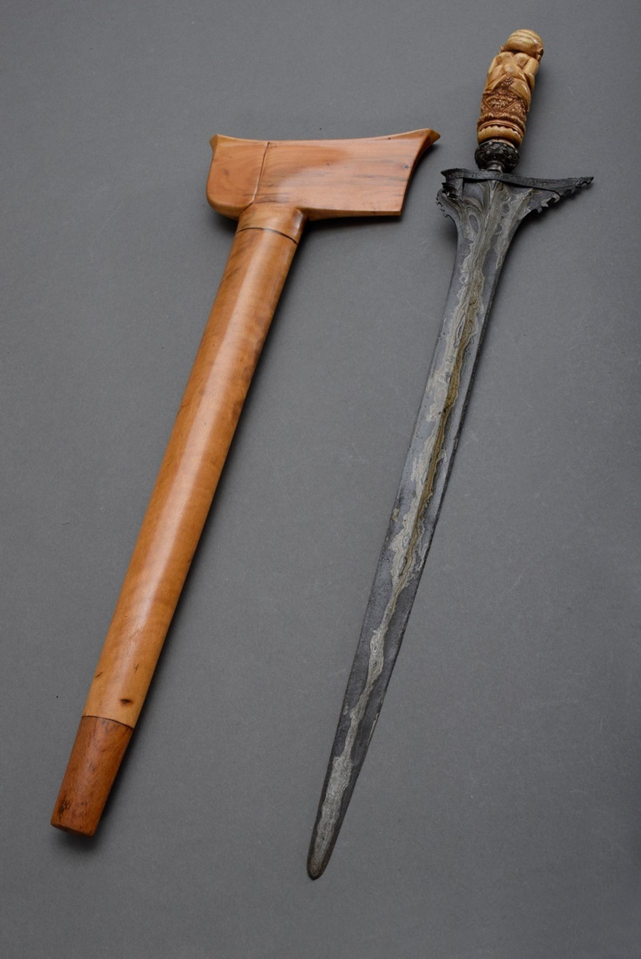 Indonesian kris: Dapur Bener, straight blade with flamed pamor (19th c.), strongly developed janur  - Image 10 of 10