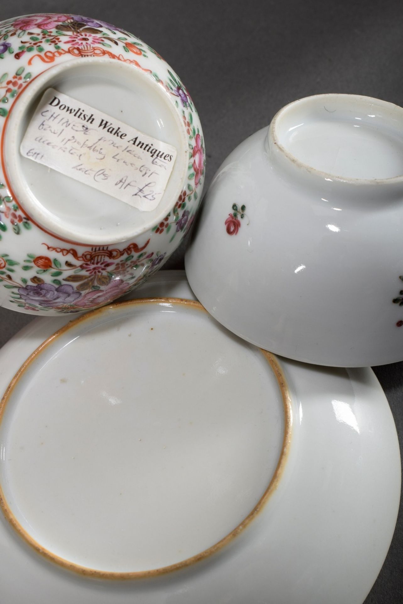 5 Various pieces of Chine de Command porcelain with different floral Famille Rose painting: 2 koppc - Image 8 of 14