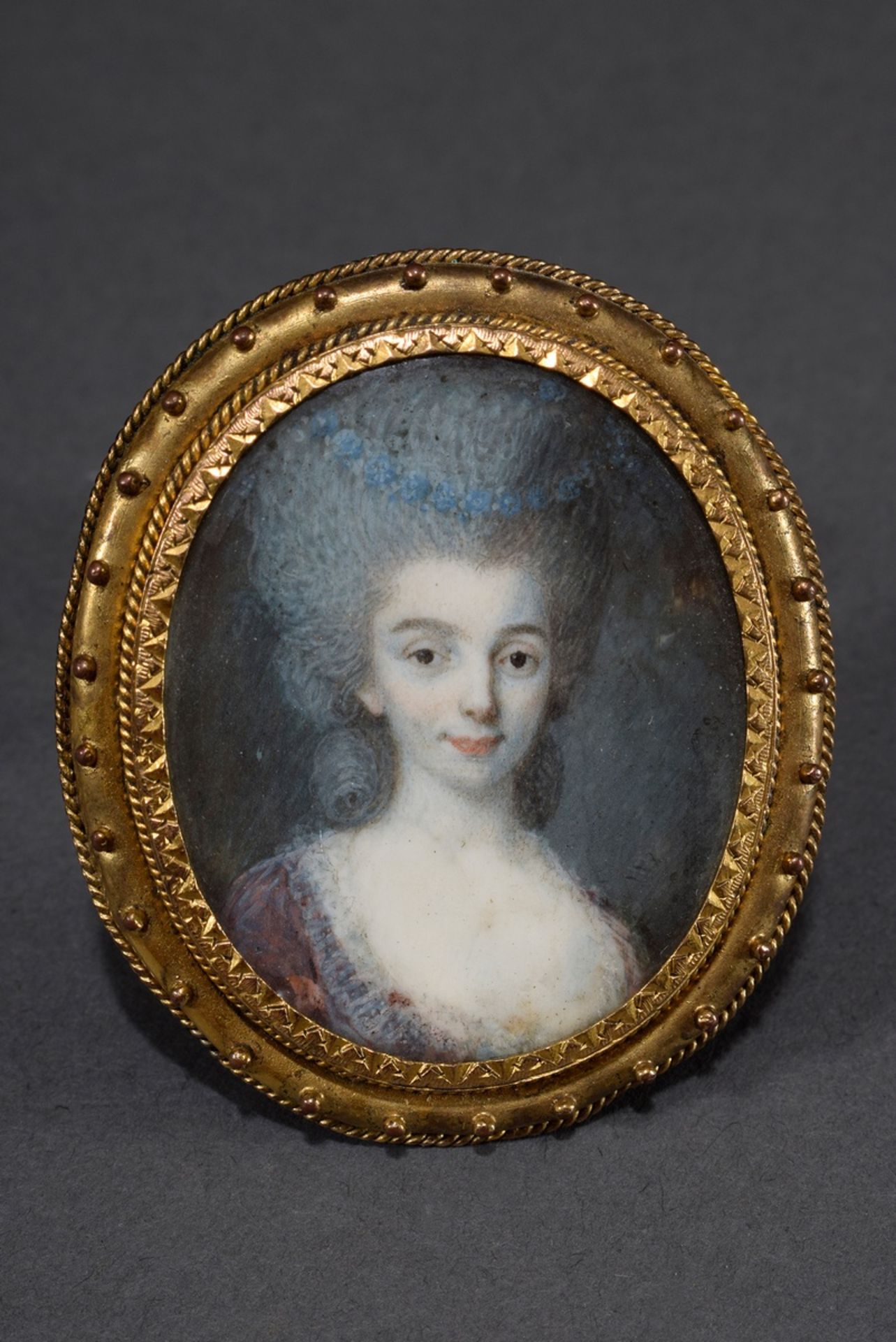 Fine painted miniature "Rococo Lady", gouache/ivory, mounted in an oval gilded brass frame as a pin