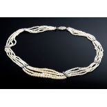 Verlaufendes vierreihiges Orientperlen Collier mit acht RG 585/Silber Diamantstegen und Platinschli