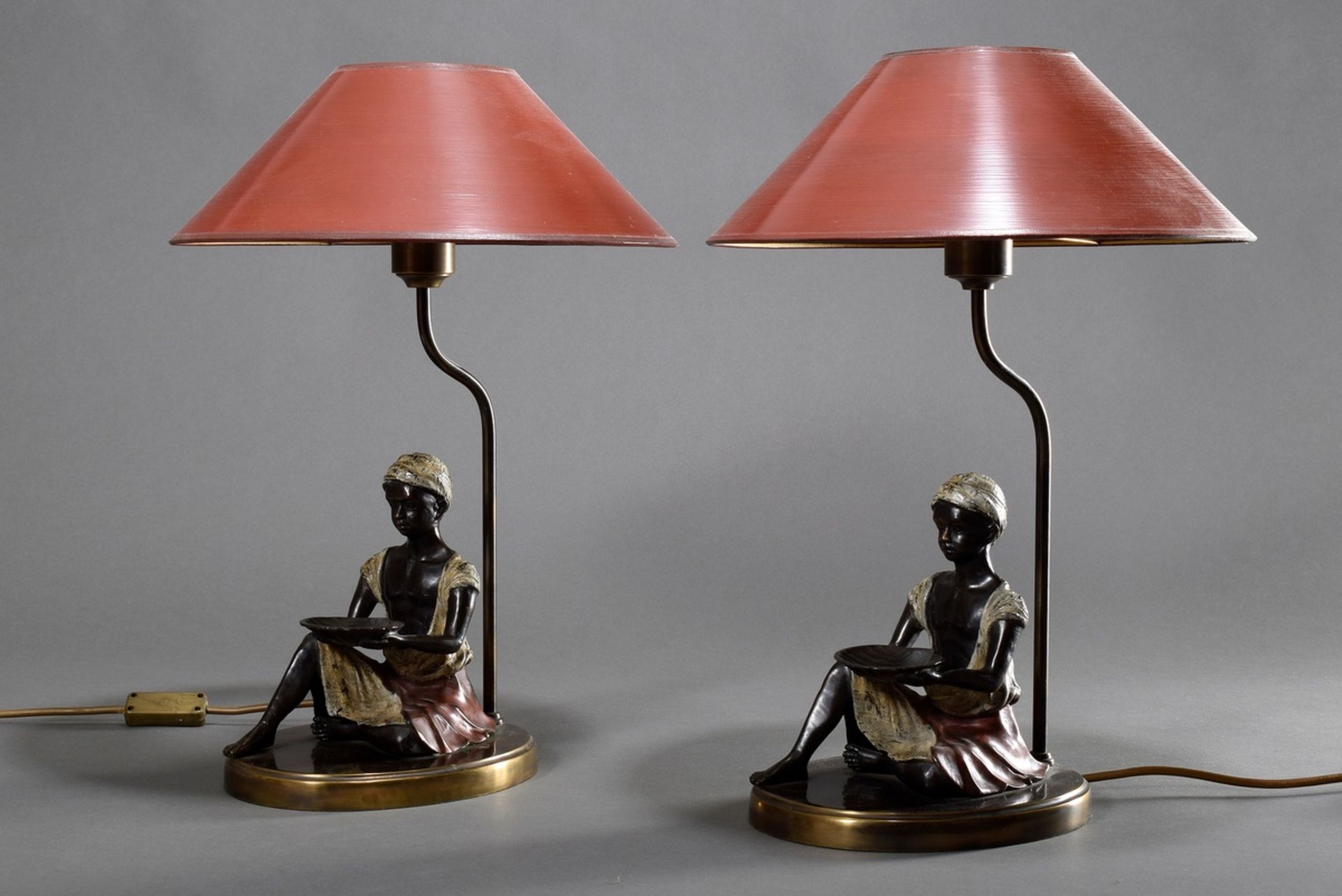 Pair of modern table lamps "Figures with shells", metal coloured, h. 47,5cm, slight scratches - Image 8 of 8