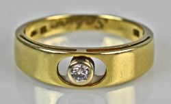 RING mit kleinem Brillantsolitär