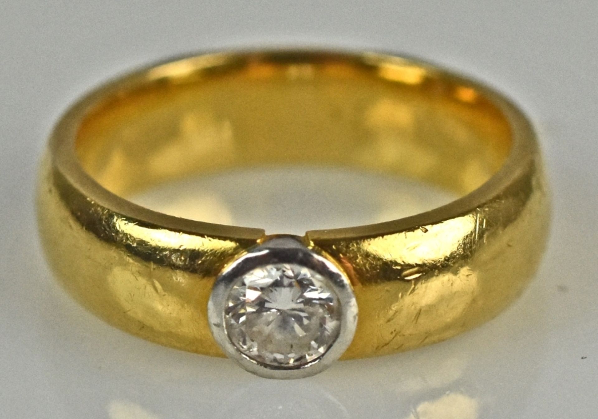 RING mit Brillant-Solitär um 0,45ct - Bild 2 aus 4