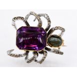 Insekten-Brosche mit violettem und grünem Farbstein und Diamanten, Ende 1900. 585/- Gelbgold u