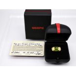 Massiver Bandring mit Peridot-Cabochon und kleinem Brillant 0,01 ct, Collection Juwelier Wempe, Ham