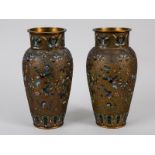 Paar große Cloisonné-Vasen, China, um 1900. Kupfer-/Messing mit farbiger Emaille; ovoider ges