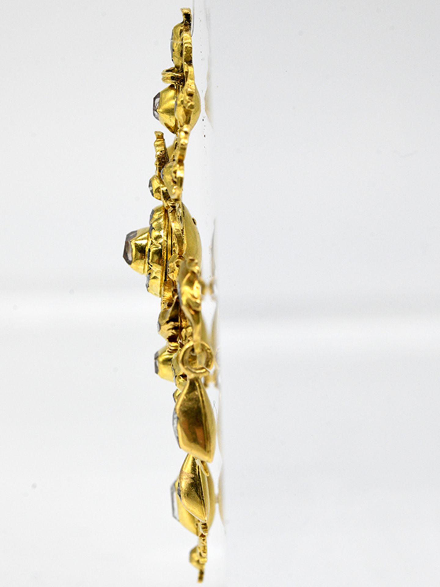 Antiker Anhänger mit Diamanten, zus. ca. 0,8 ct, Spanien 16./ 17. Jh. 750/- Gelbgold. Gesamtge - Bild 7 aus 8