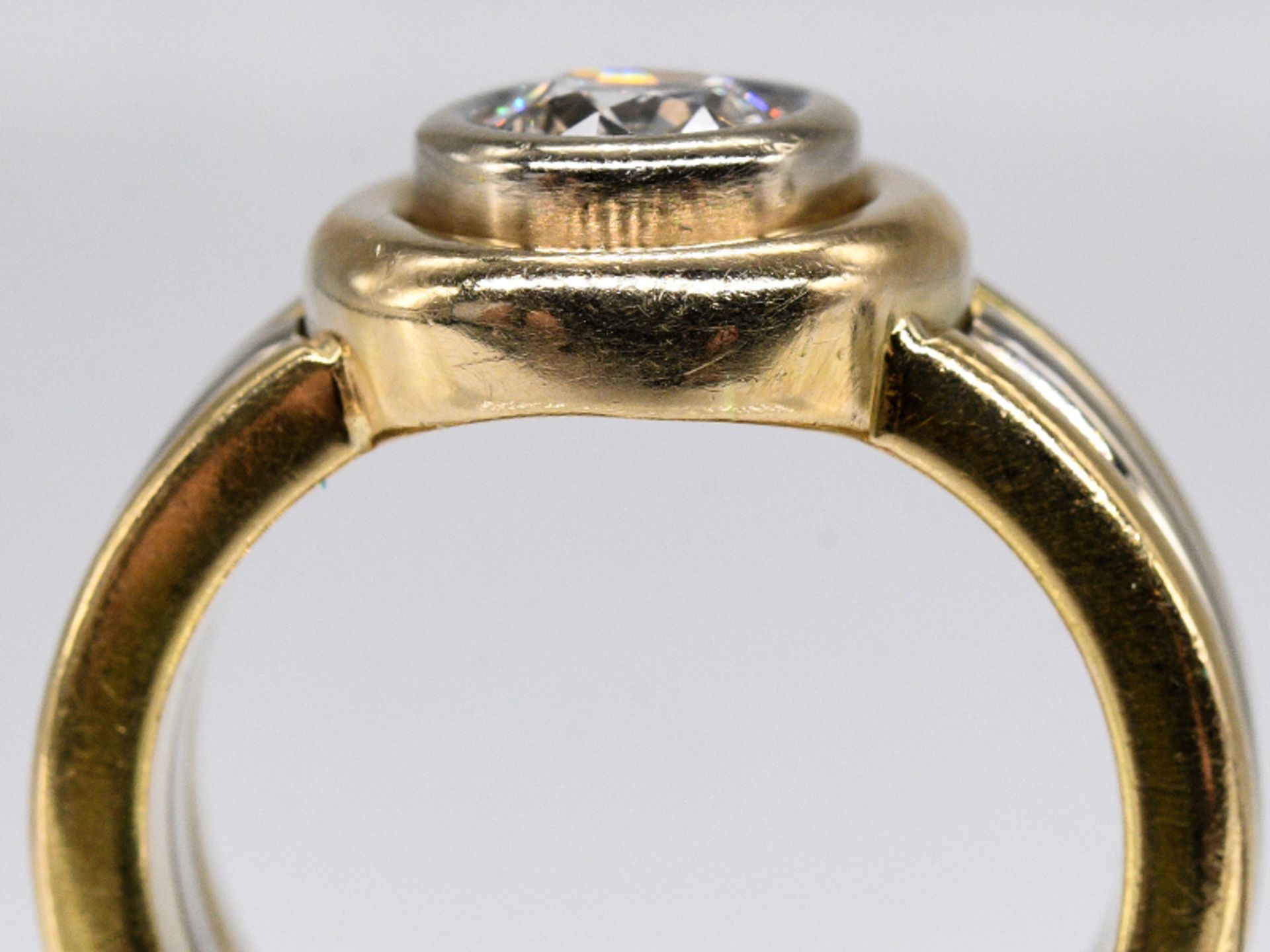 Massiver Ring mit Altschliff-Diamant ca. 1 ct, Juweliersarbeit, 90- er Jahre. 750/- Gelb- und W - Bild 5 aus 6