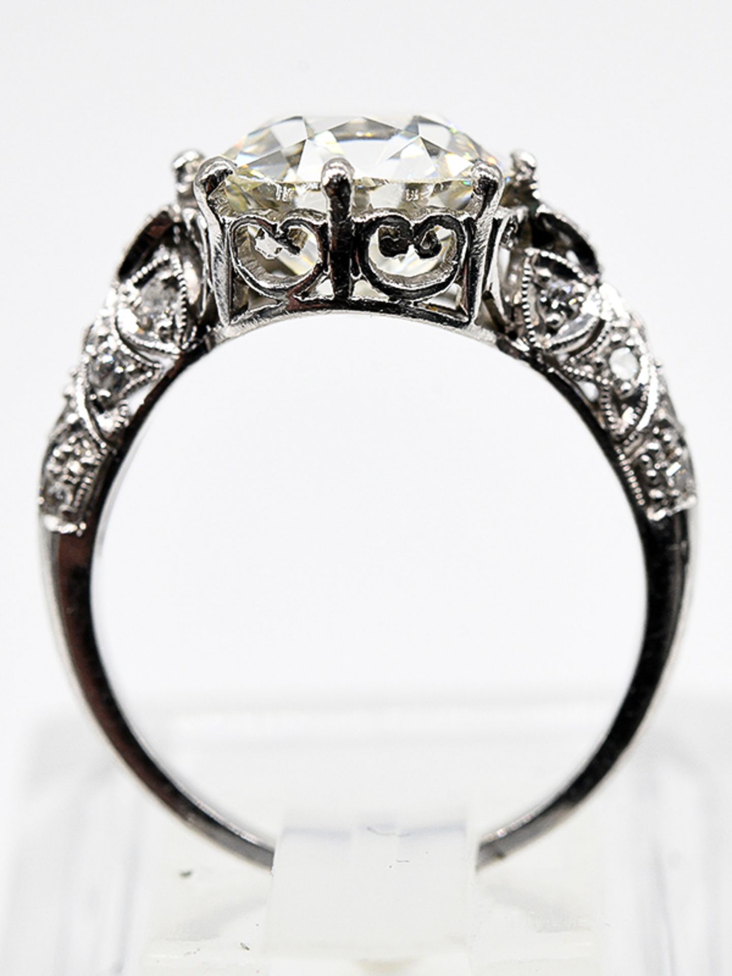 Prunkvoller Art-Deco Ring mit Altschliff-Diamant ca. 5,6 ct und kleinen Diamanten, zus. 0,1 ct, Juw - Bild 5 aus 11