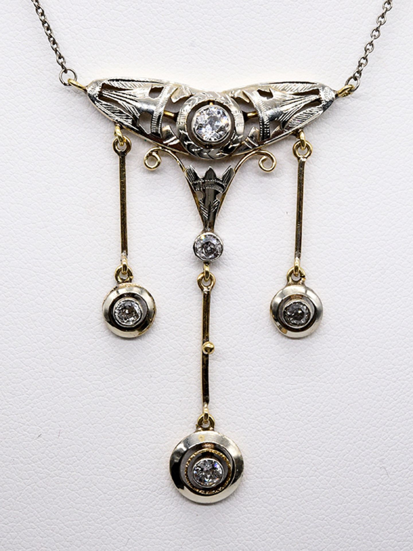 Collier mit Altschliff-Diamanten, zus. ca. 0,7 ct, Jugendstil. 750/- Gelbgold und Silber. Gesam