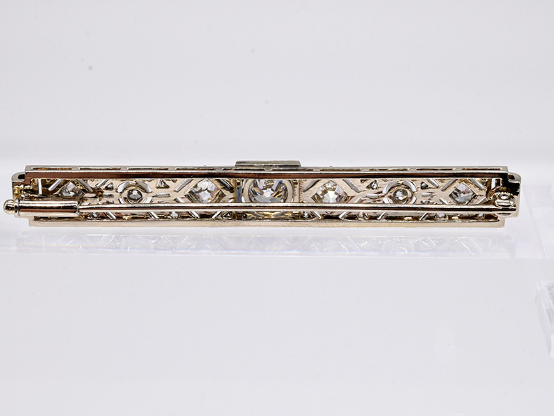 Stabnadel mit 41 Altschliff-Diamanten, zusammen ca. 2,1 ct, Juweliersarbeit aus dem Art Deco. P - Bild 4 aus 4