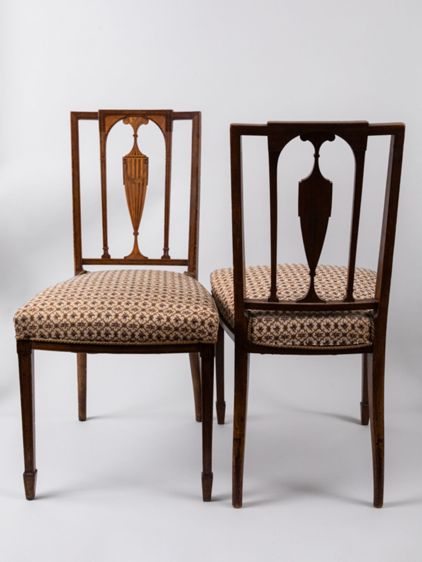 Paar Sheraton-Stühle, England, 18./19. Jh. Buche und verschiedene Einlegehölzer mit ebonisier - Image 2 of 4