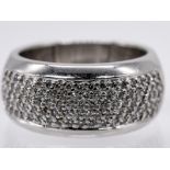 Massiver Bandring mit Achtkant-Diamanten, zus. ca. 0,6 ct, Juwelier Christ, 21. Jh. 585/- Weiß