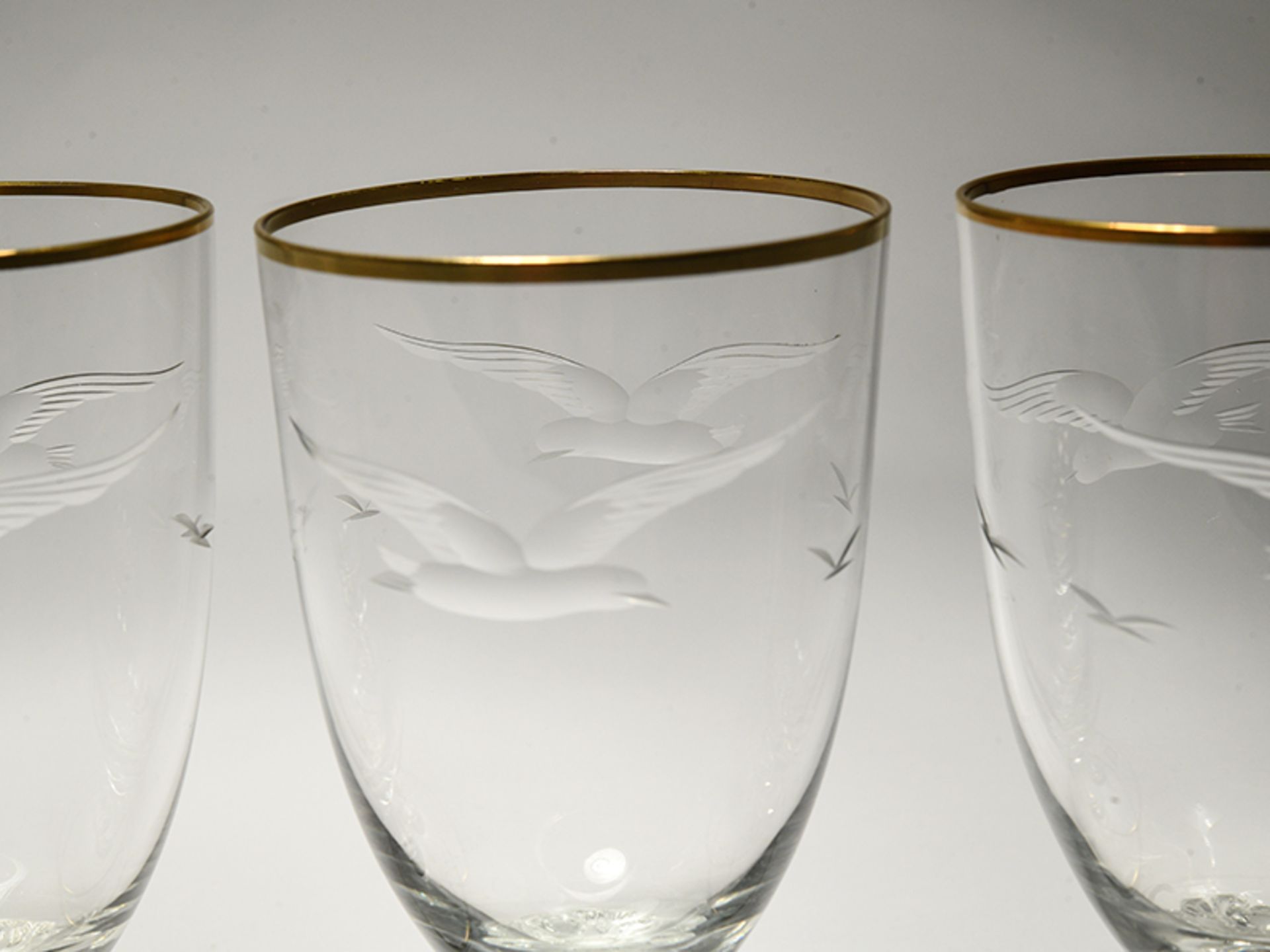 4 Bierkelche "Möwe", Lyngby, Dänemark, 20. Jh. Farbloses Glas mit matt geschliffenem Möwende - Bild 3 aus 3