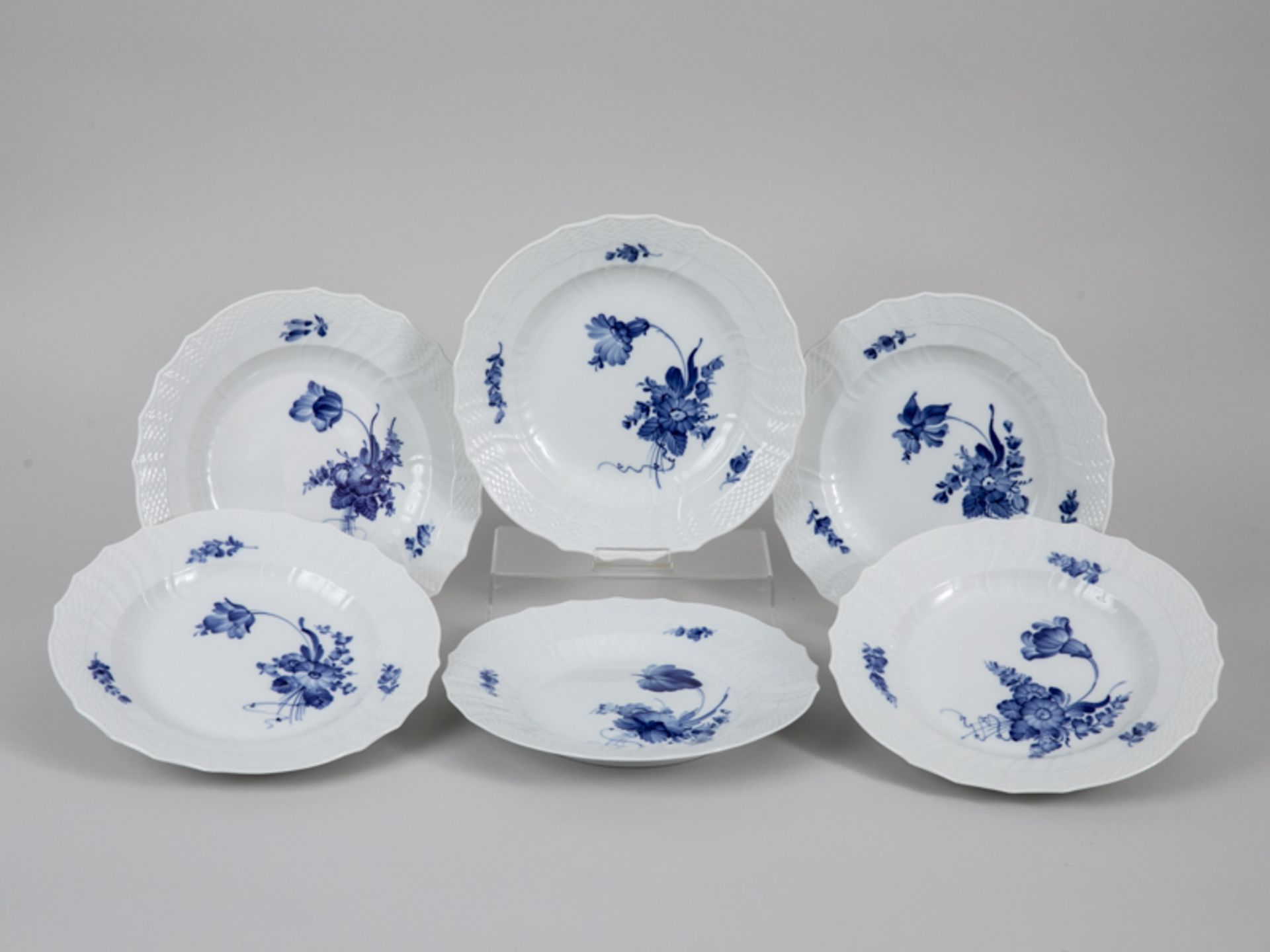 6 Menüteller, "Blaue Blume", Royal Copenhagen, 20. Jh. Weißporzellan mit unter Glasur blauer