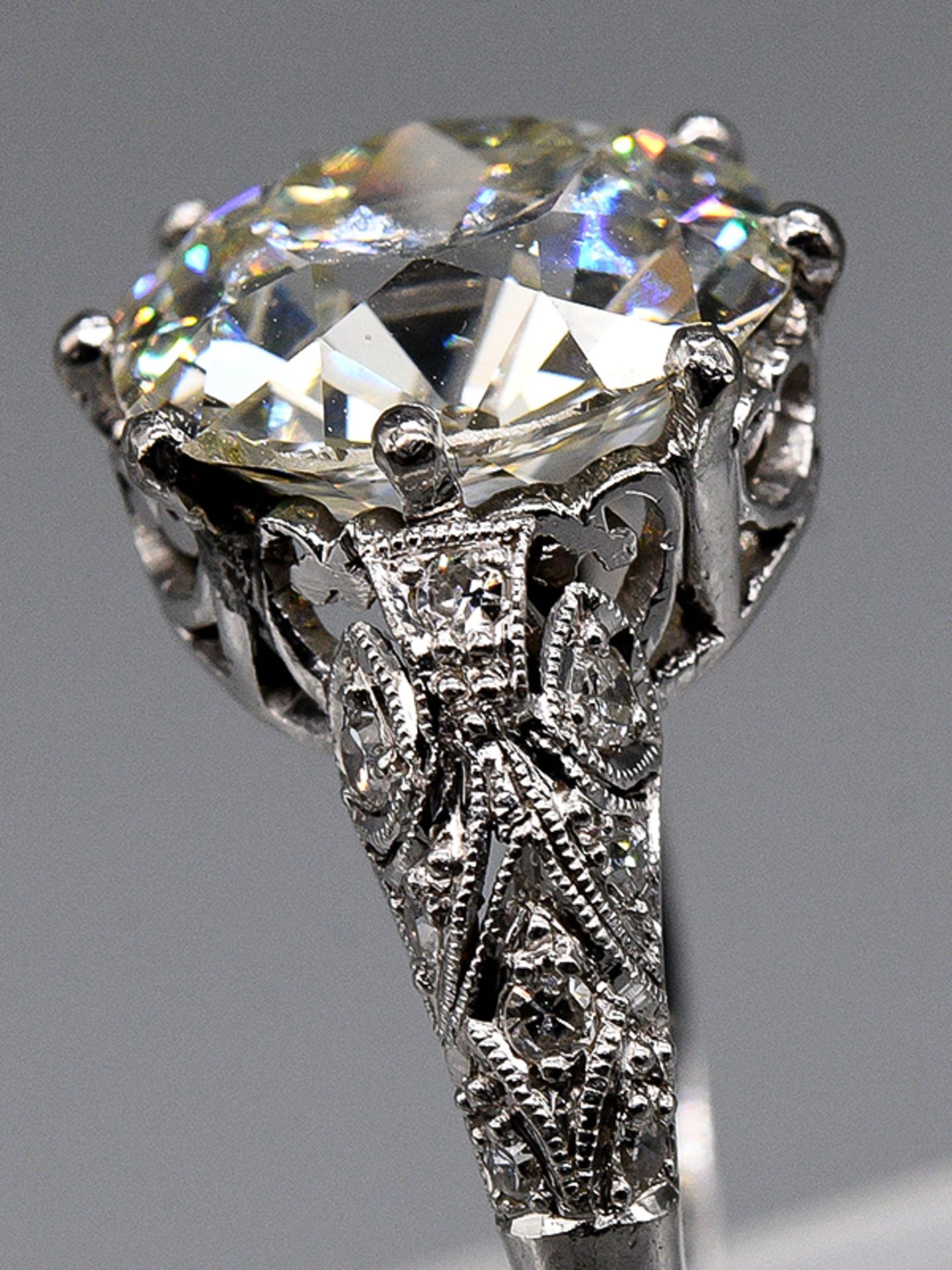 Prunkvoller Art-Deco Ring mit Altschliff-Diamant ca. 5,6 ct und kleinen Diamanten, zus. 0,1 ct, Juw - Bild 7 aus 11