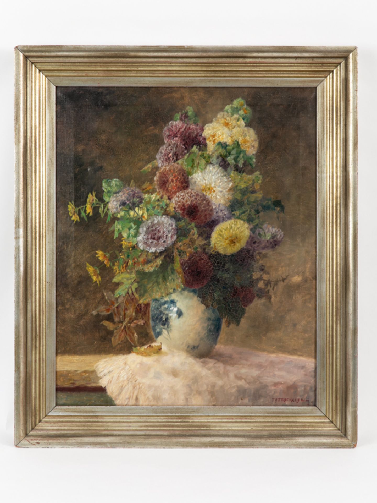 Streckenbach, Max (1863 - 1936). Öl auf Leinwand; "Sommerblumen mit Dahlien in blau-weißer Va