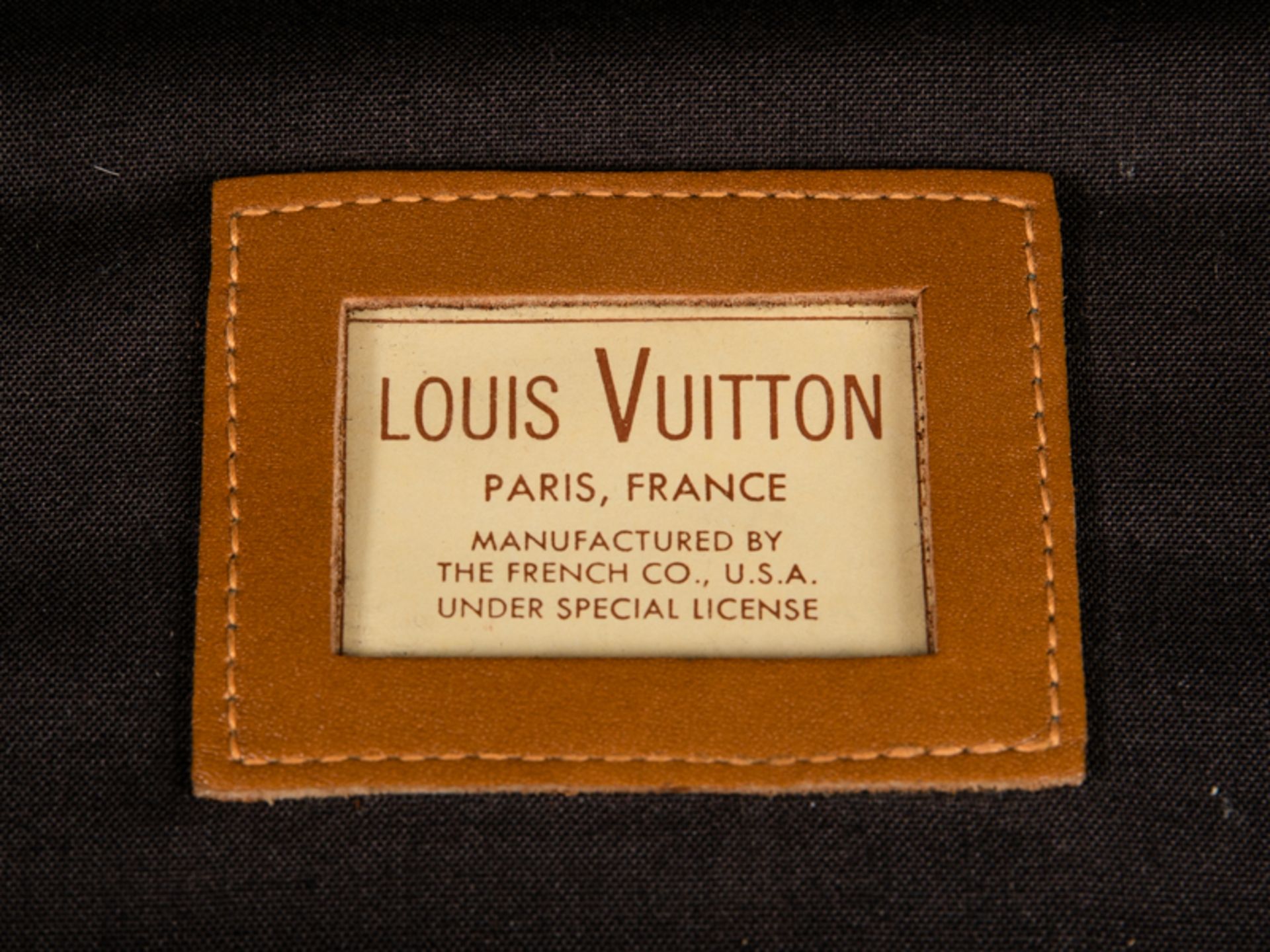 Travel Case, The French Co./USA in Lizenz von Louis Vuitton, 1970er Jahre. Braun beschichtetes - Bild 2 aus 7