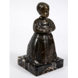 Endstorfer, Anton (1880 - 1960). Bronzeplastik "Kleines Mädchen in Tracht mit Kugel", montiert