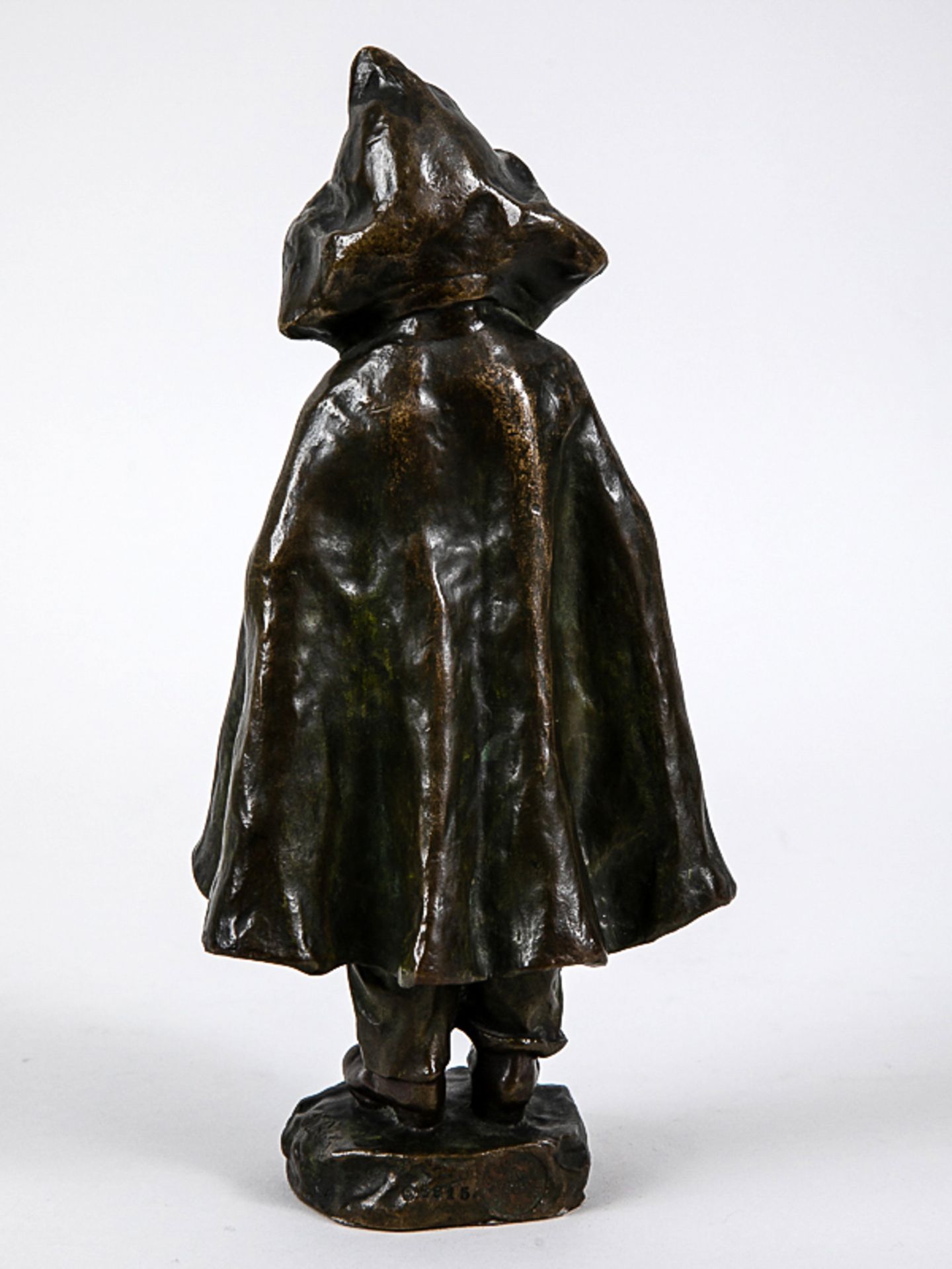 Beetz-Charpentier, Elisa (1859 - 1949). Bronzeplastik "Stehendes Mädchen im Regenmantel mit Ka - Bild 2 aus 9