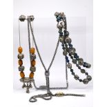 3 verschiedene Ketten und 1 Armband mit Farbsteinen und Emaille; im orientalischen Stil; 20. Jh.