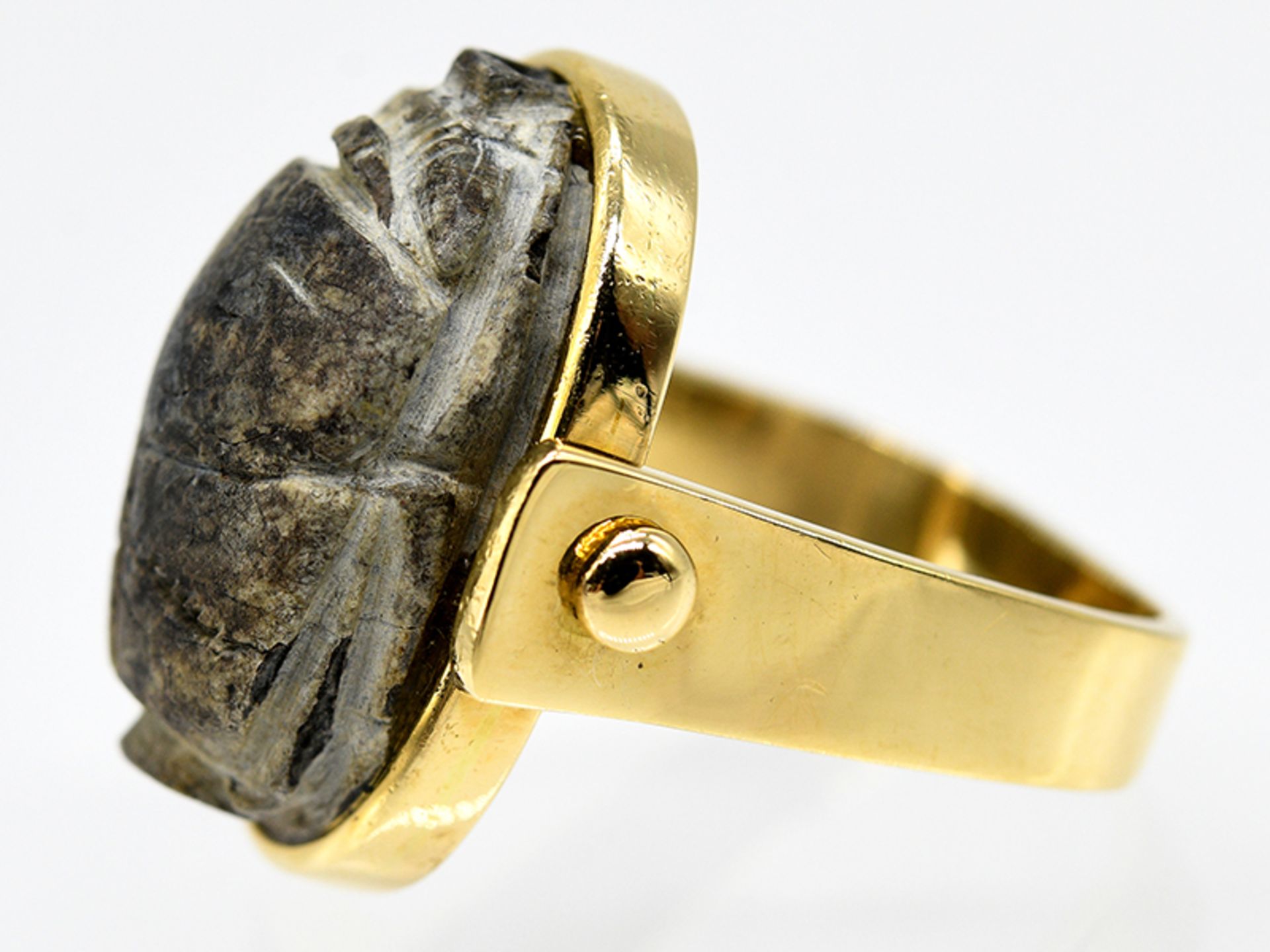 Ring mit Skarabäus; Goldschmiedearbeit; 90- er Jahre.750/- Gelbgold. Gesamtgewicht ca. 10;5 g. - Image 3 of 6