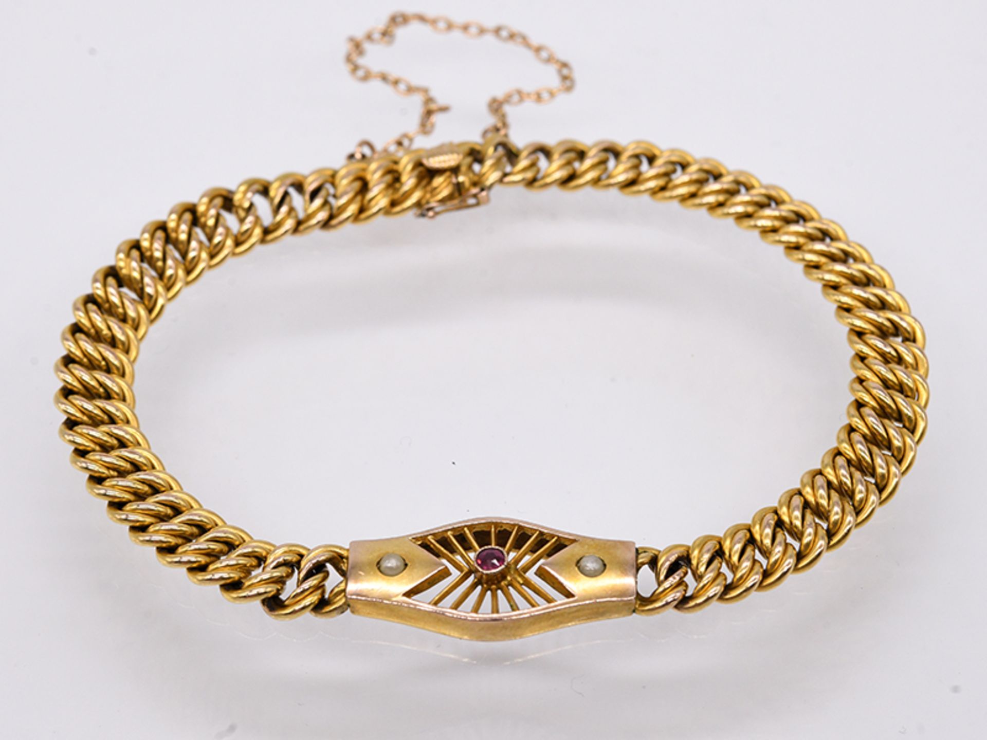 Armband mit kleinem Rubin und 2 Keshi-Halbperlen; Jugendstil.333/- Gelbgold. Gesamtgewicht ca. 8;8