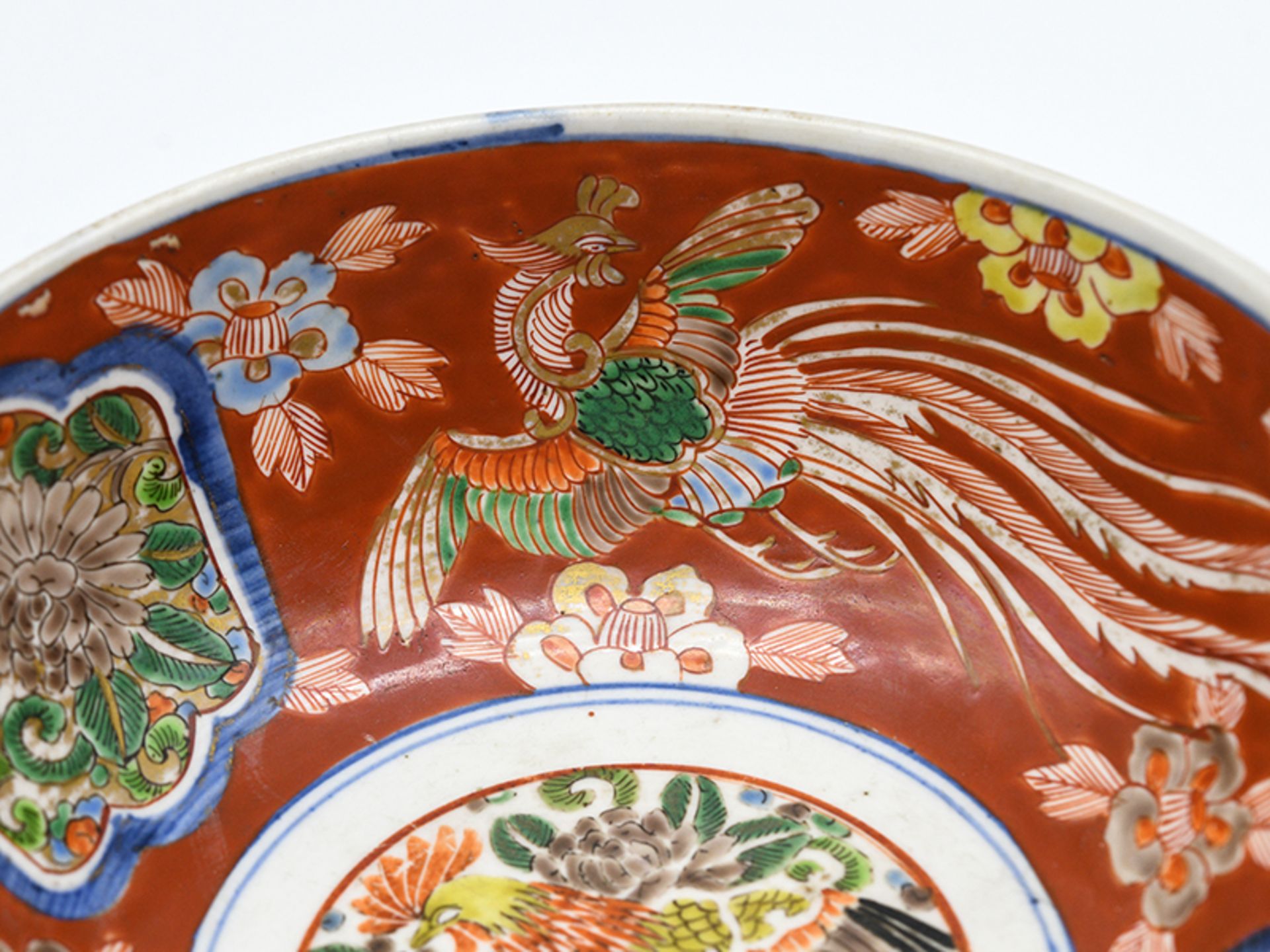 Kumme mit Imari-Dekor; China; wohl 19. Jh.Porzellan mit unter Glasur blauer sowie eisenroter und - Image 3 of 6