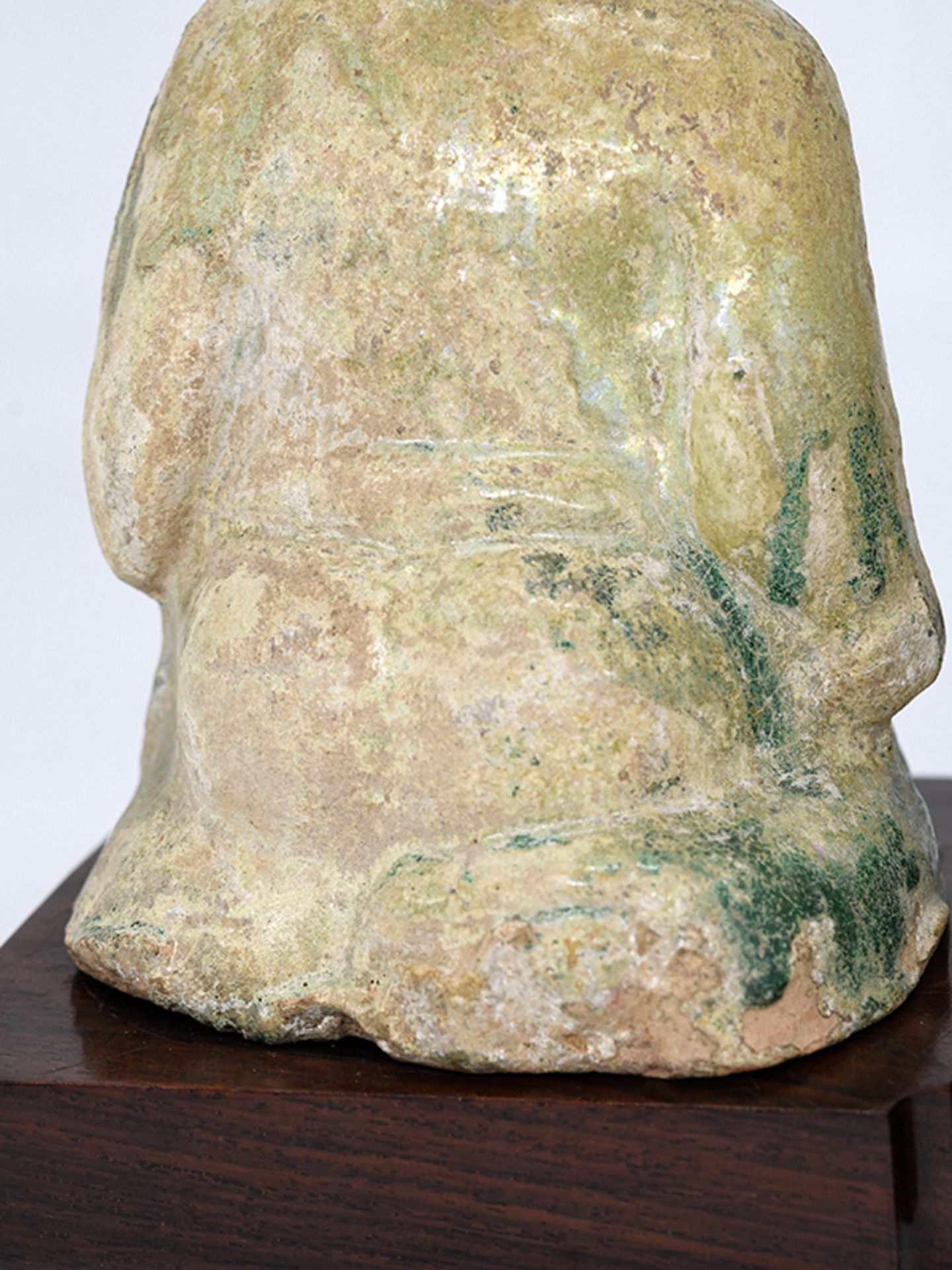 Paar figürliche Oellampen; China; wohl Han-Dynastie (206 v.Chr. - 220 n.Chr.).Terracotta/Steinzeug - Image 14 of 16