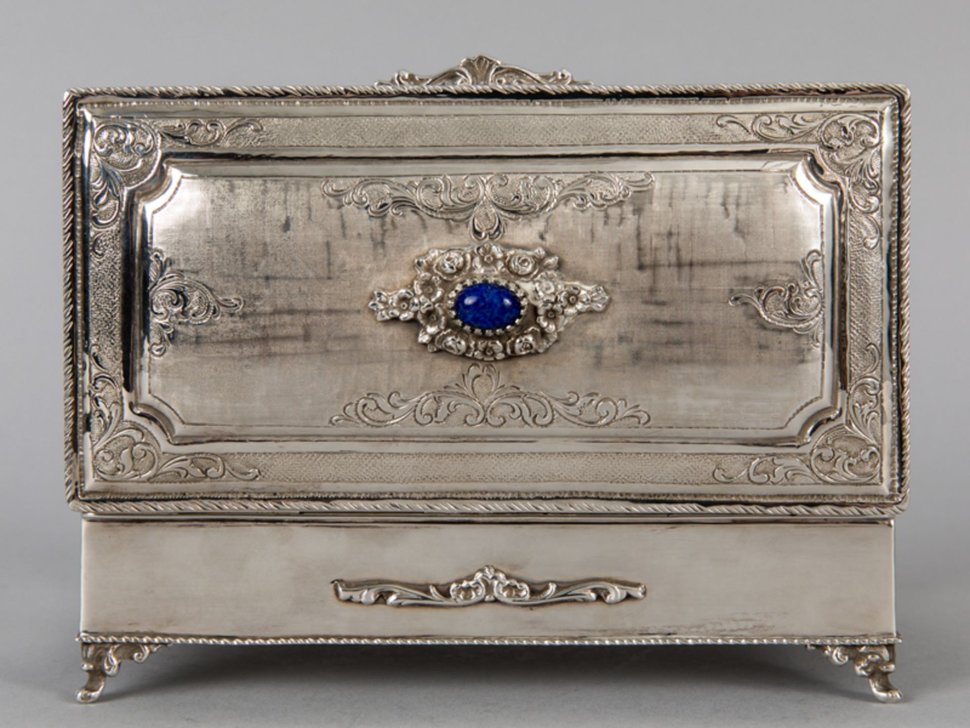 Schmuckschatulle mit Lapislazuli-Cabochon; Enrico Goretta; Alessandria; Italien; Mitte 20. - Image 2 of 7