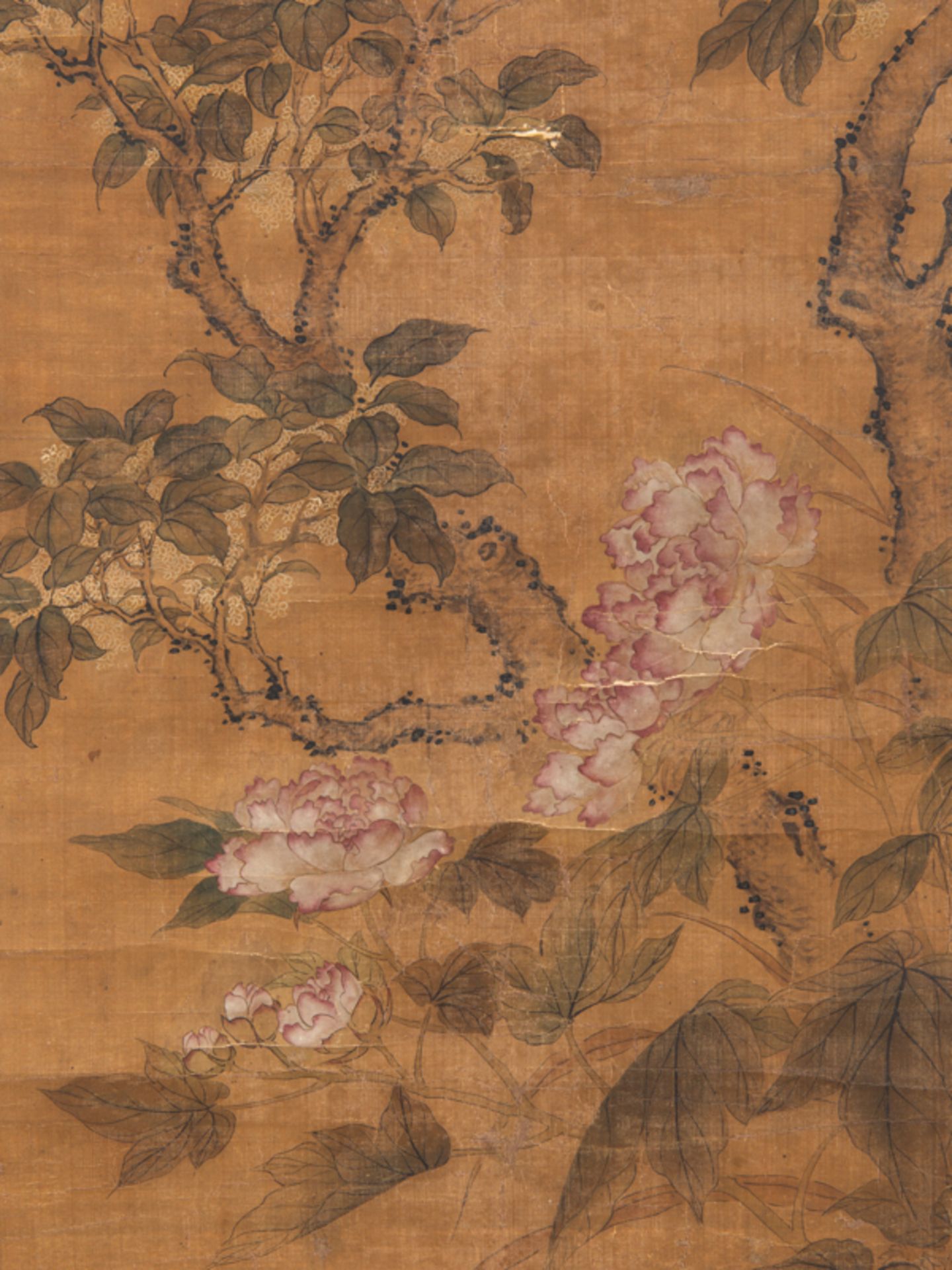 Rollbild "Päonienblüten und Geäst mit Blattwerk"; wohl Japan; 19. Jh.Farbige Tusche auf Seide; - Image 3 of 8