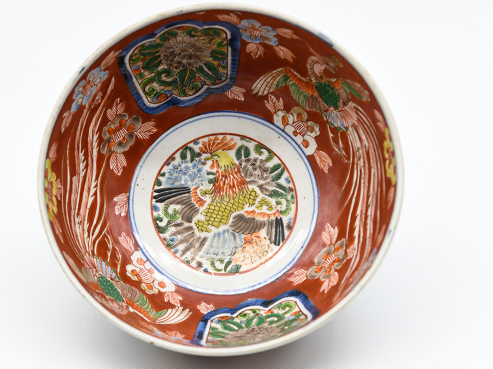 Kumme mit Imari-Dekor; China; wohl 19. Jh.Porzellan mit unter Glasur blauer sowie eisenroter und - Image 5 of 6