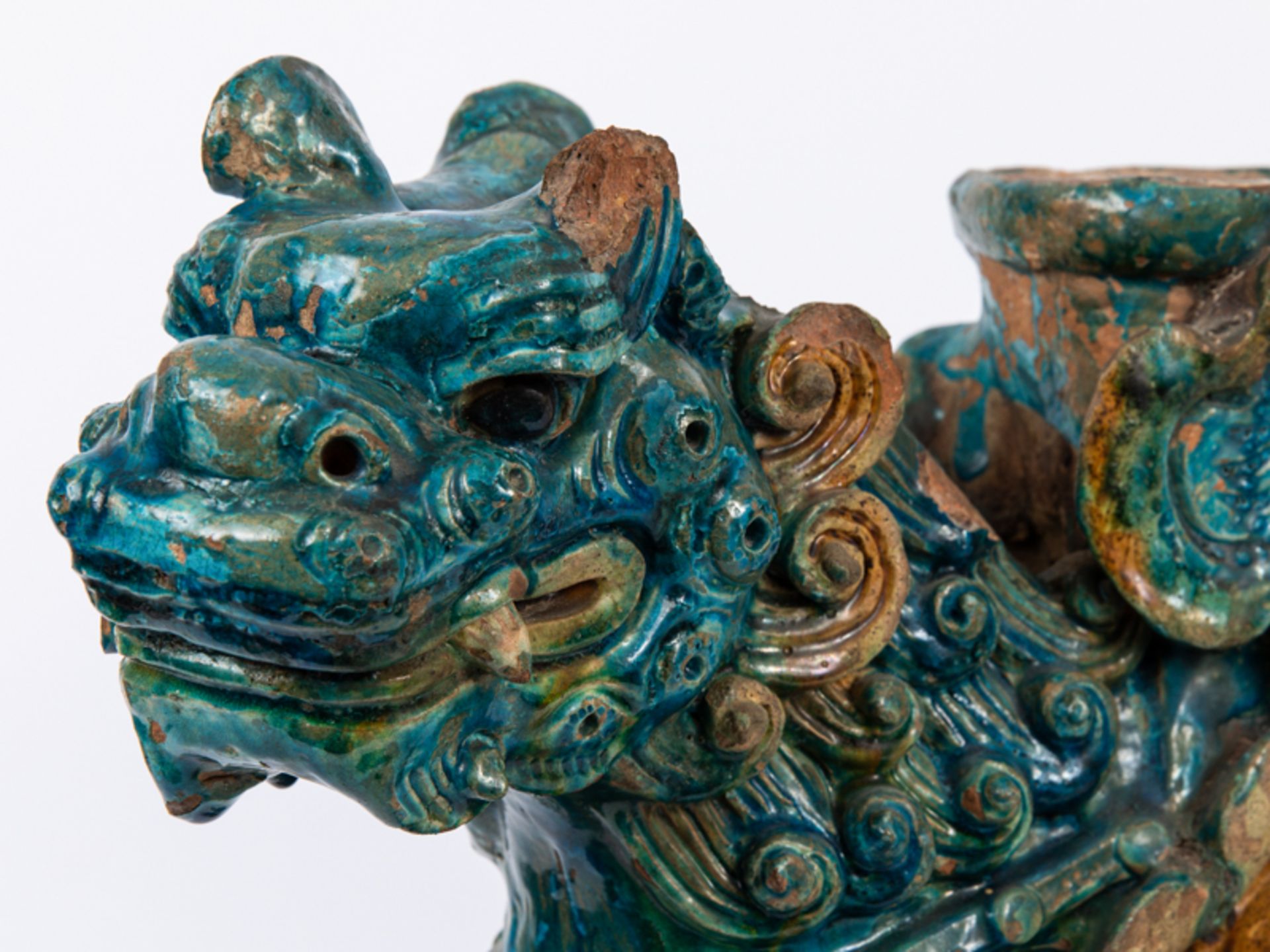 Paar Fo-Hunde als Standartenträger; China; Ming-Dynastie (1368 - 1644).Terracottaplastiken mit - Image 4 of 25