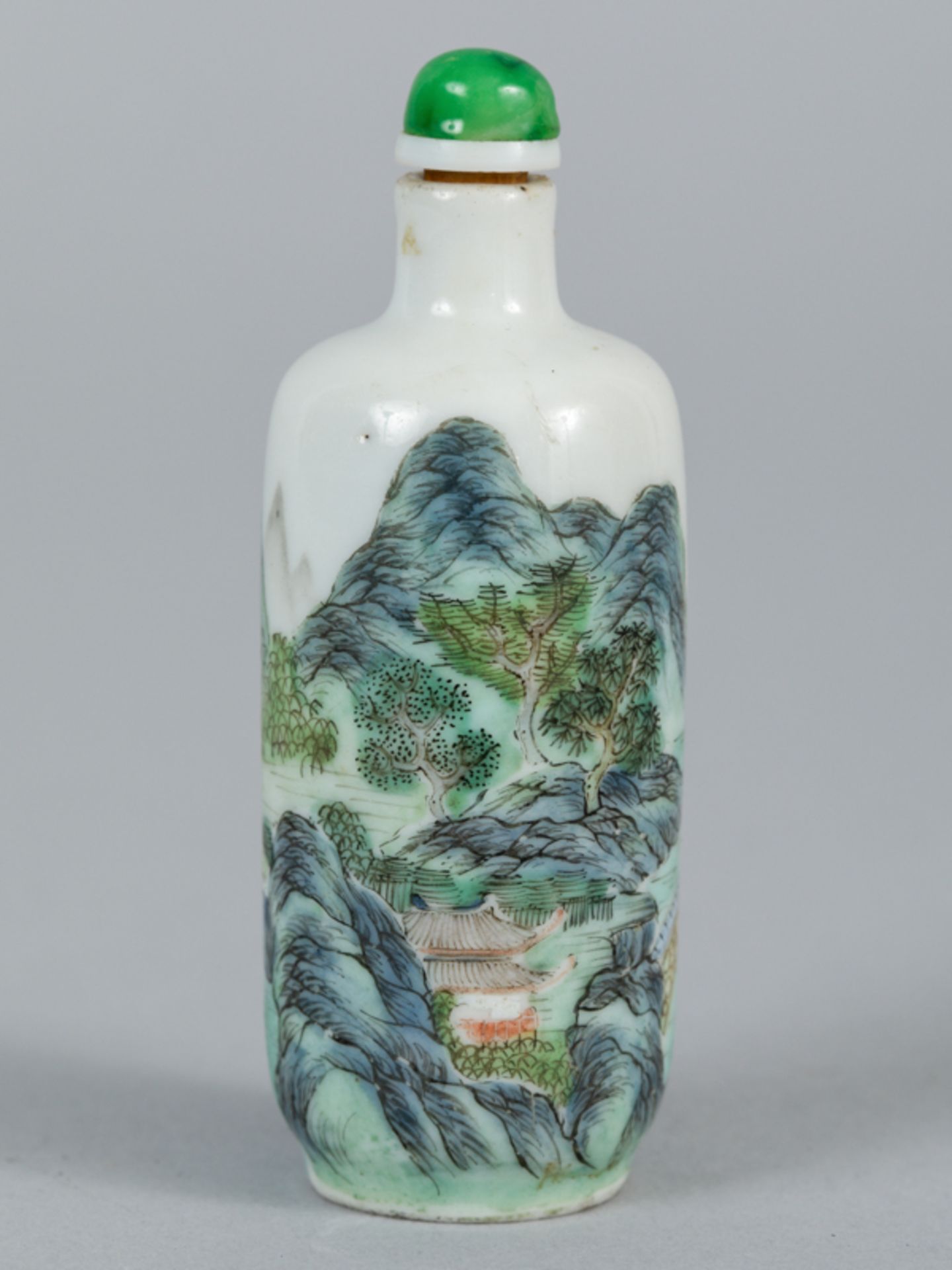 Snuffbottle mit "famille verte"-Dekor; China 19. Jh.Porzellan mit grün-blau-tonig variierter