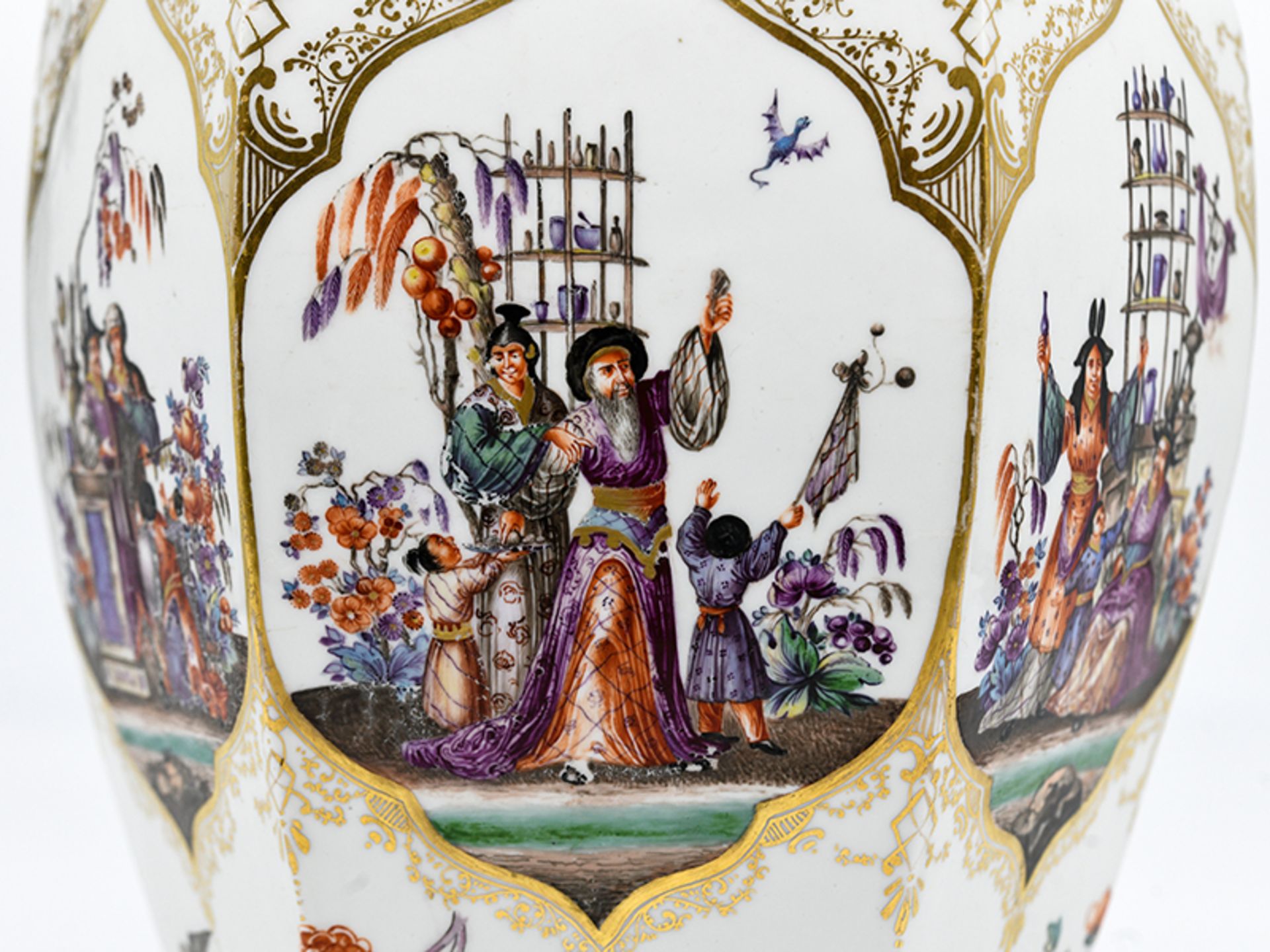 Große Augustus-Rex-Deckelvase mit Höroldt-Chinoiserien; Meissen; um 1730.Weißporzellan mit - Image 6 of 15