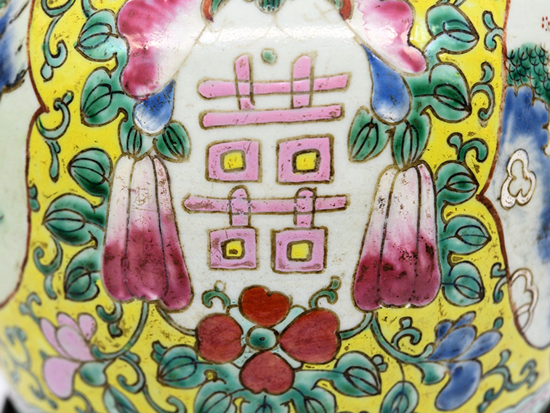 Ingwertopf mit "famille verte"-Malerei; China; wohl 18. Jh.Porzellan mit polychromem - Image 6 of 7