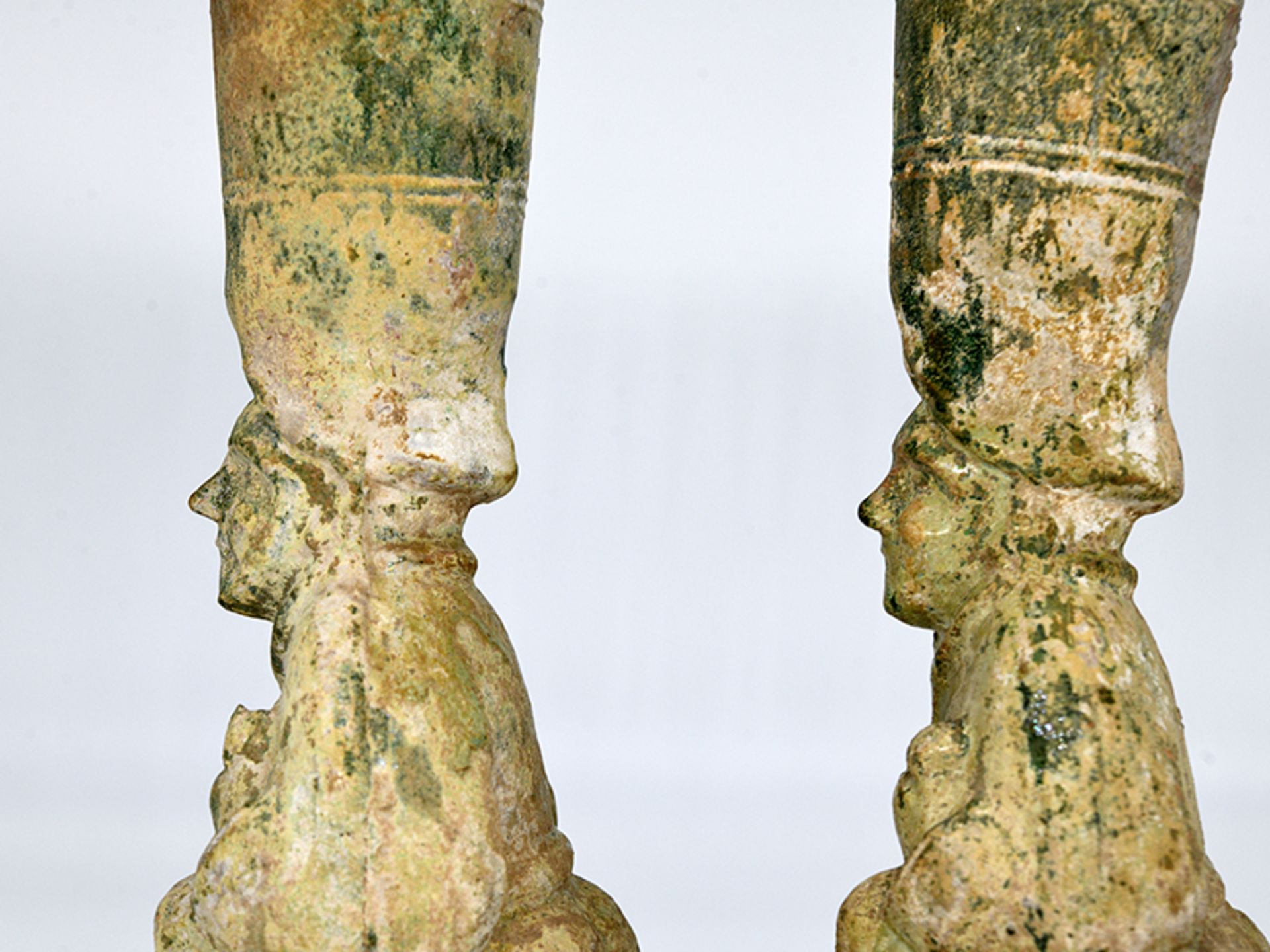Paar figürliche Oellampen; China; wohl Han-Dynastie (206 v.Chr. - 220 n.Chr.).Terracotta/Steinzeug - Image 5 of 16