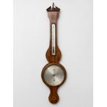 Barometer mit Thermometer; England; 19. Jh.Mahagoniholz-Furnier mit hellen Einlegehölzern auf
