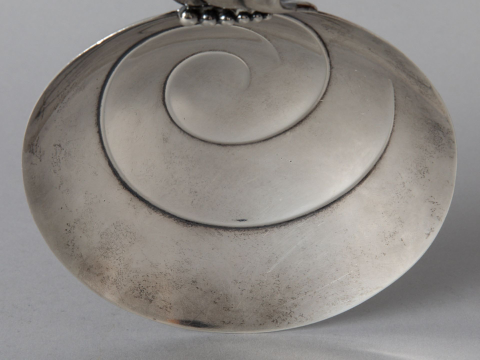 Kleine Anbietschale; Tiffany & Co./USA; 20. Jh.925/-Silber; ca. 166 g; runde gemuldete Form mit - Image 7 of 8