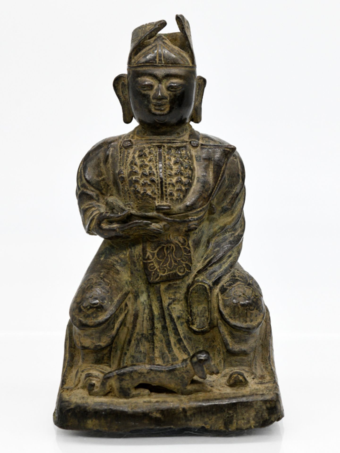 Ahnen-/Tempelfigur im Stil der Ming-Zeit; Tibet oder China; wohl 19./20. Jh.Bronze mit Alterspatina;