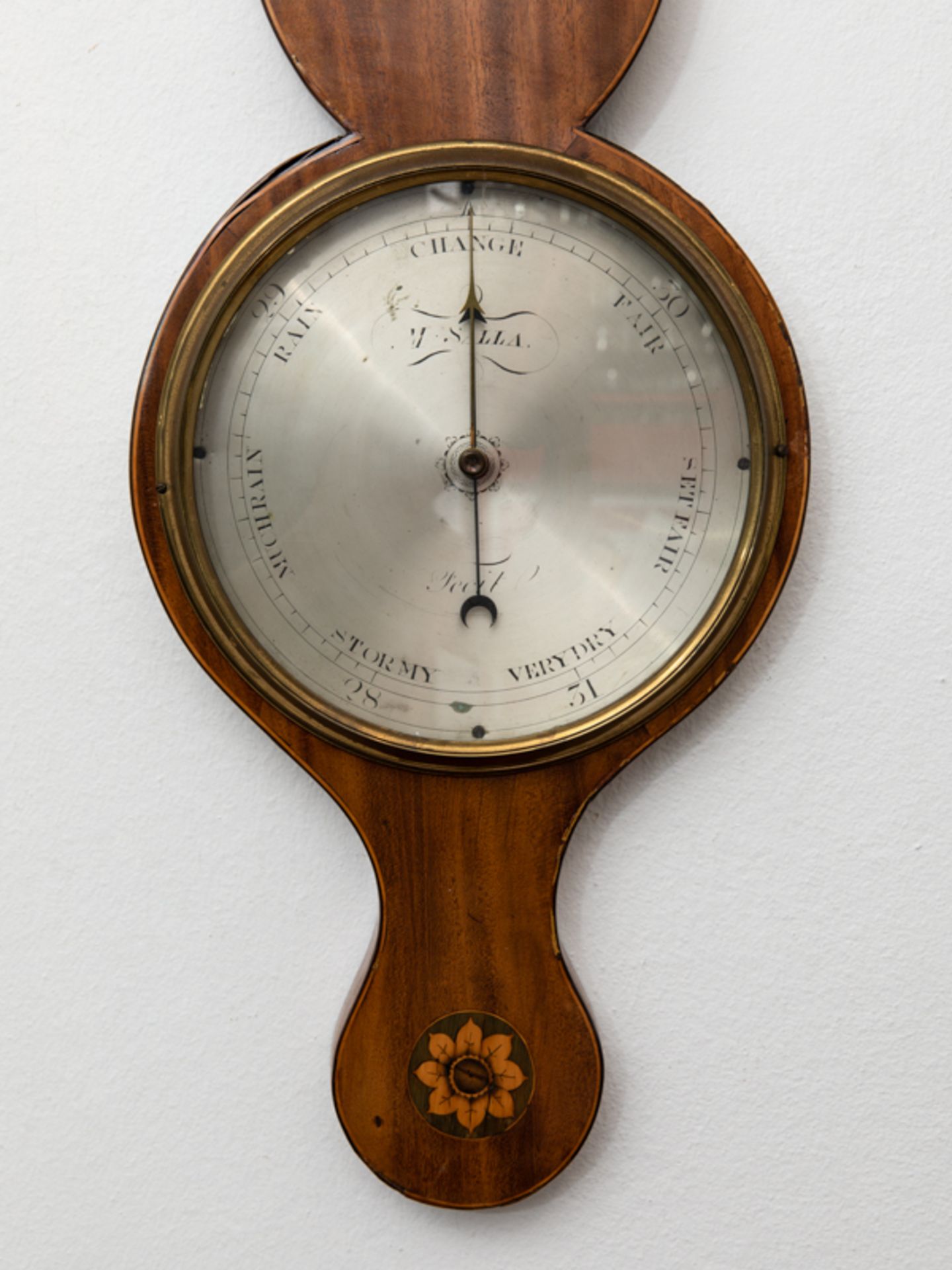 Barometer mit Thermometer; England; 19. Jh.Mahagoniholz-Furnier mit hellen Einlegehölzern auf - Image 5 of 5