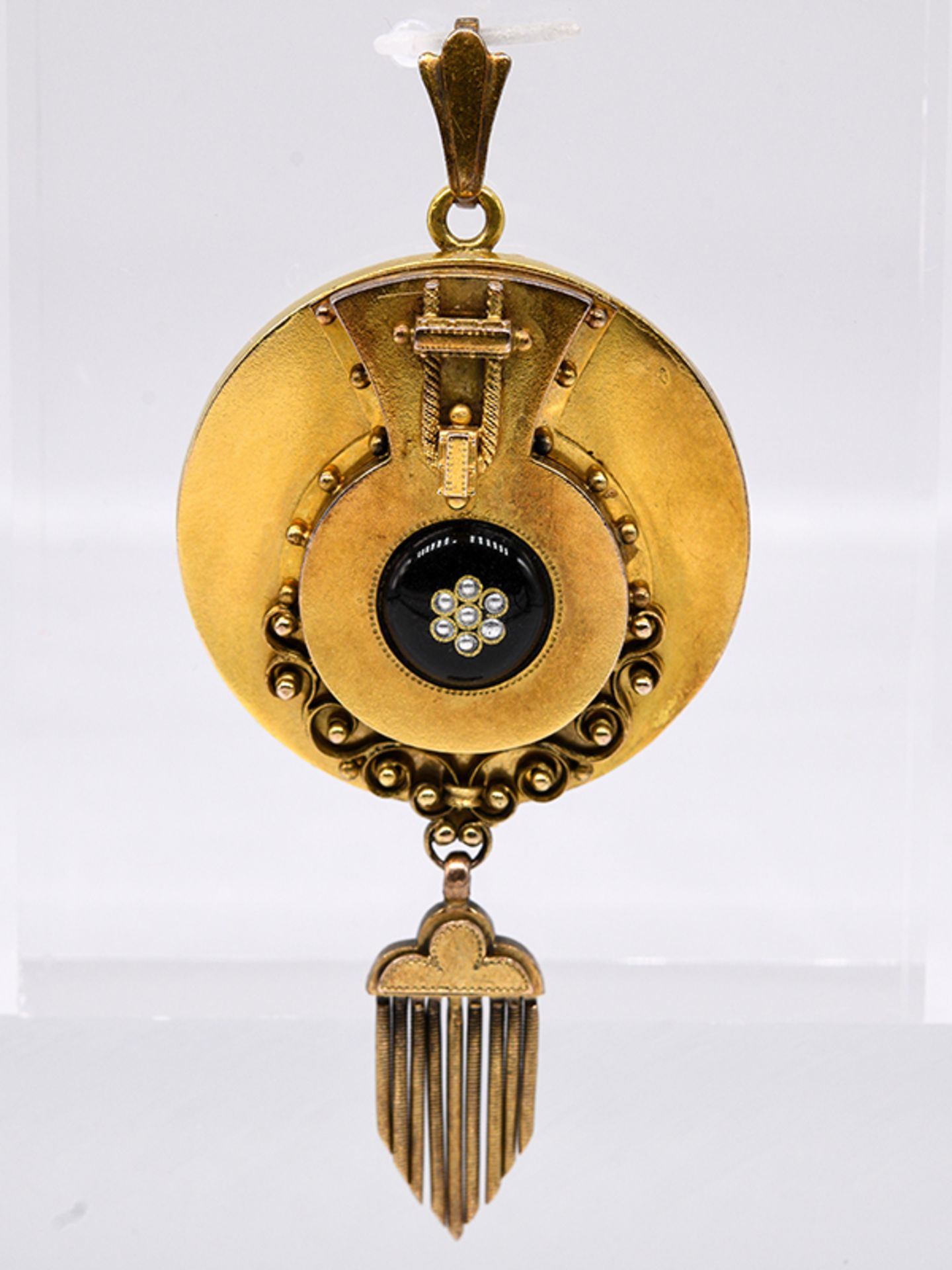 Brosche/ Anhänger; um 1900.585/- Gelbgold. Gesamtgewicht ca. 18;7 g. Runde Form mit geometrischer