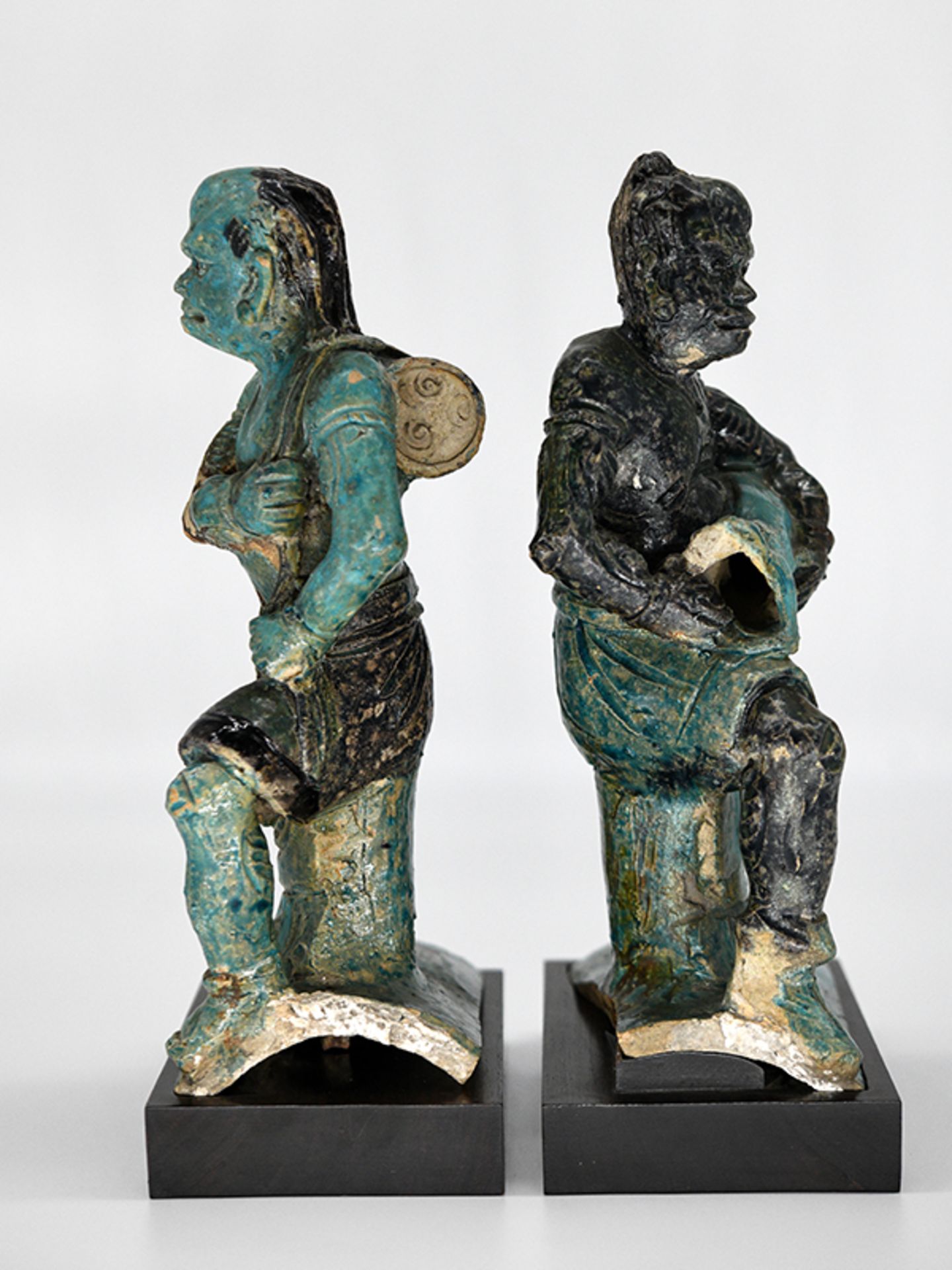 2 Terracotta-Dachreiterfiguren; China; Ming-Dynastie (1368 - 1644).Terracotta-Steinzeug; farbig - Image 5 of 14