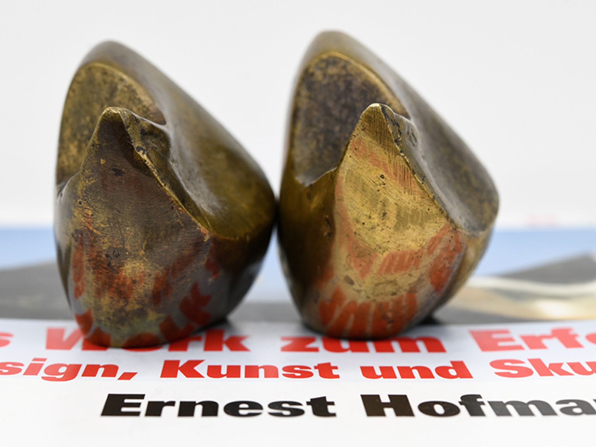 Igl; Ernest; eigentlich Hofmann; Ernest (1920-2001).<br><br>2 x Bronze-Kleinskulptur "Spatz"; 1980er - Bild 6 aus 7